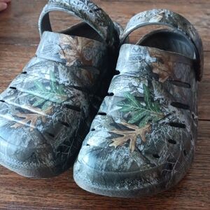 Rugged Shark Kids Camouflage Clogs